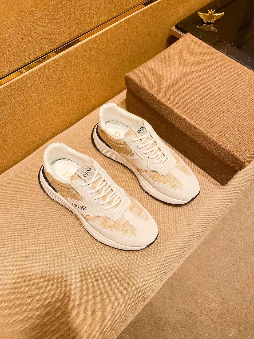🚘🚘Factory batch 460💰🔥[Dior]🔥Men's high-end brand of shoes official website 1:1 latest masterpiece: the upper is made of Italian imported first-layer cowhide with a comfortable and breathable lining➕original non-slip and wear-resistant outsole🔥, making walking more convenient and comfortable! An exclusive new model, a stunning work, a beautiful 1:1 replica [color] compared to the official quality! Create a fashionable personality to set off your uniqueness! A must-have for trendy men! Classic🔥Size: 38-44 Color: 🔥 2⃣️colors available🔥